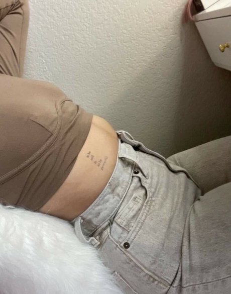 Naakte gelekte OnlyFans-foto van Alyssa Mckay
