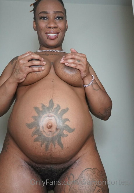 Naakte gelekte OnlyFans-foto van Diamondortega