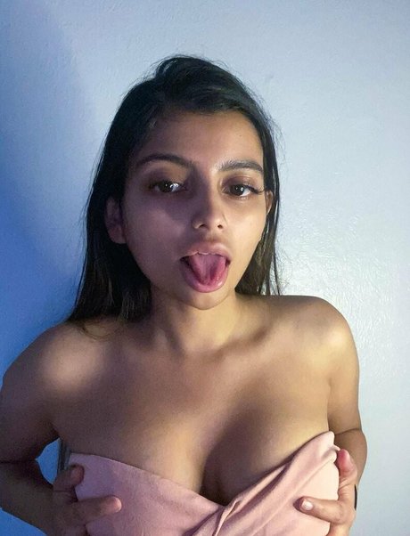 Naakte gelekte OnlyFans-foto van Swagata Sanyal