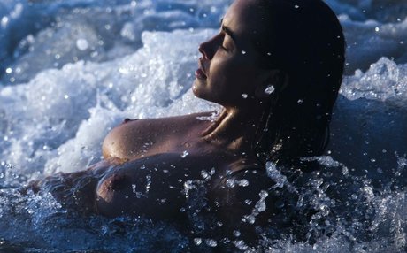 Naakte gelekte OnlyFans-foto van Sarah Stephens