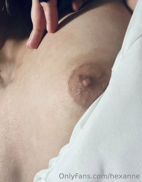 Naakte gelekte OnlyFans-foto van Hexanne