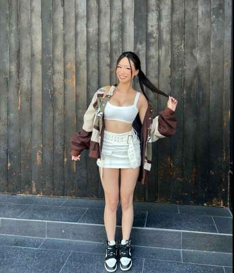 Naakte gelekte OnlyFans-foto van Kim Vuong