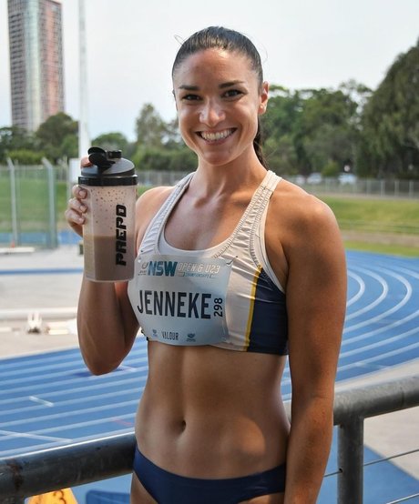 Naakte gelekte OnlyFans-foto van Michelle Jenneke