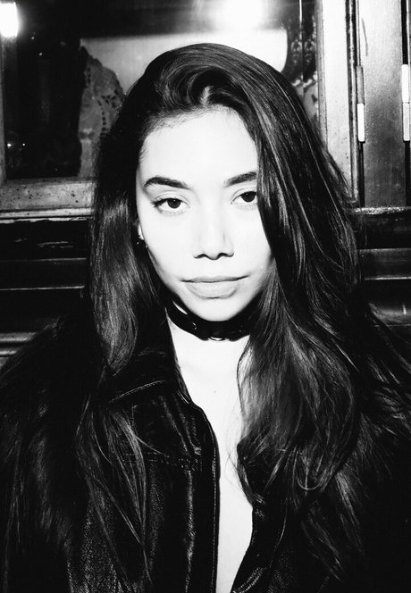 Naakte gelekte OnlyFans-foto van Desiree Flores