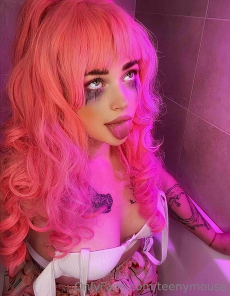 Naakte gelekte OnlyFans-foto van Teenymouse