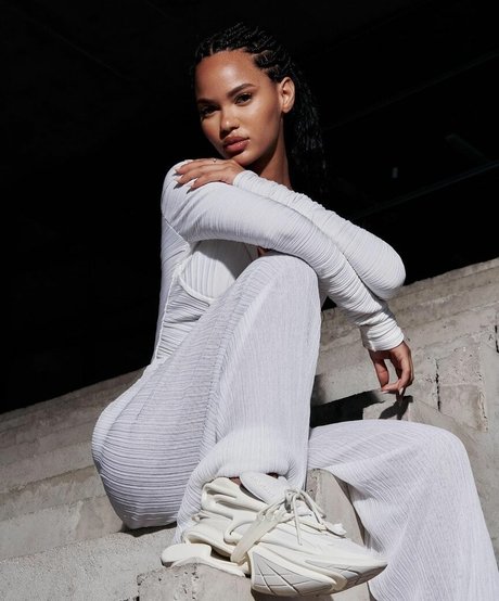 Naakte gelekte OnlyFans-foto van Juliana Nalu