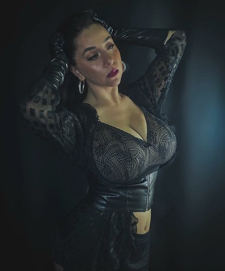 Naakte gelekte OnlyFans-foto van Josahandry Lia