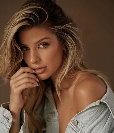 Naakte gelekte OnlyFans-foto van Ashley Marie Dickerson