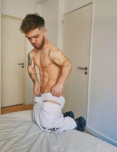 Naakte gelekte OnlyFans-foto van Pekehottie