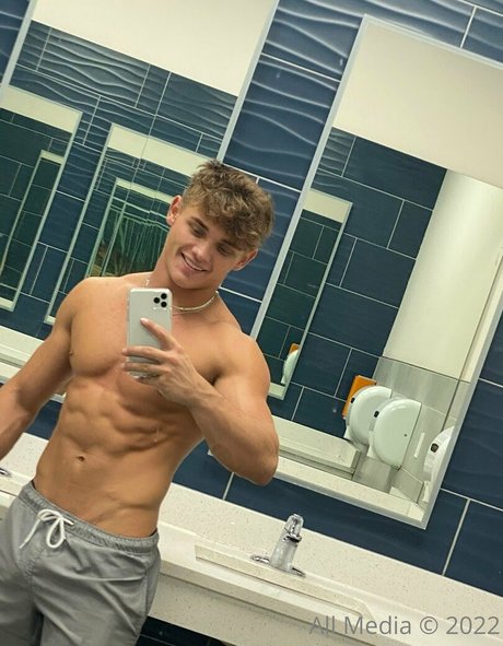 Naakte gelekte OnlyFans-foto van Taylorsfree
