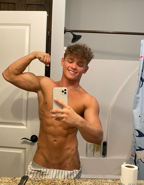 Naakte gelekte OnlyFans-foto van Taylorsfree