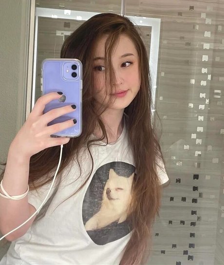 Naakte gelekte OnlyFans-foto van Tinakitten