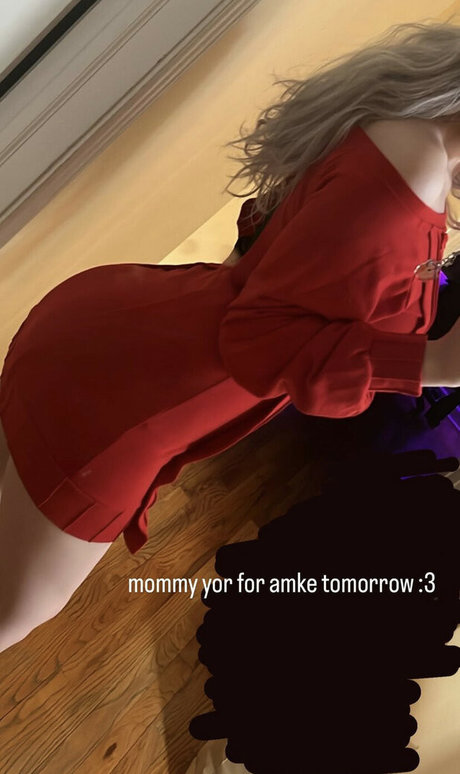 Naakte gelekte OnlyFans-foto van Uzileks