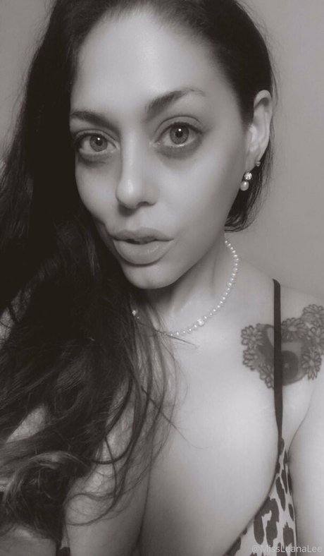 Naakte gelekte OnlyFans-foto van Missleanalee