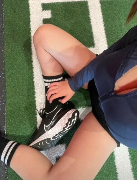 Naakte gelekte OnlyFans-foto van Anastasya Khosasih