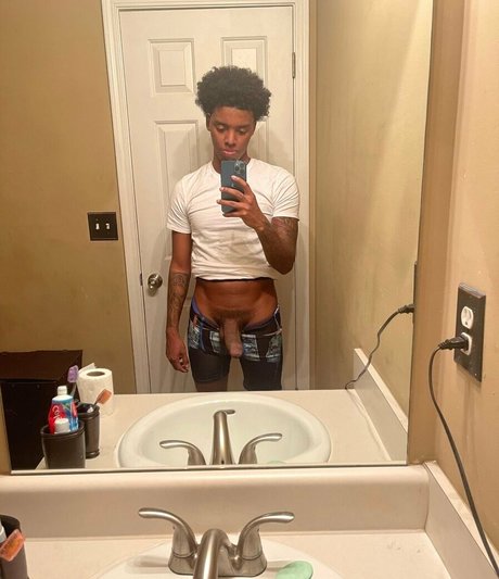 Naakte gelekte OnlyFans-foto van Datwayaton