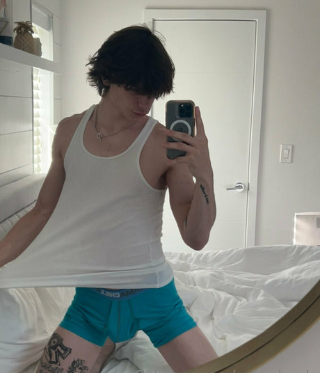 Naakte gelekte OnlyFans-foto van Nateshreds