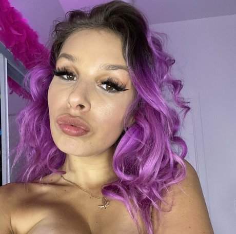 Naakte gelekte OnlyFans-foto van Carmencalixxx