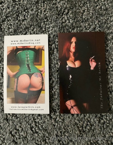 Naakte gelekte OnlyFans-foto van Mzberlin