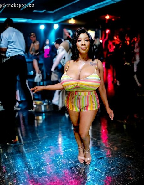 Naakte gelekte OnlyFans-foto van Jalandejaguartoo