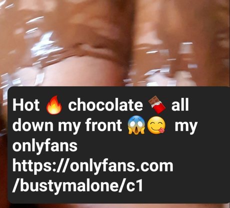 Naakte gelekte OnlyFans-foto van Bustymalone