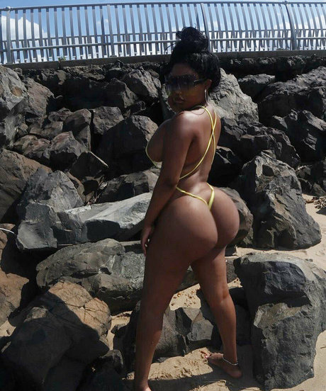 Naakte gelekte OnlyFans-foto van Mswandaxo