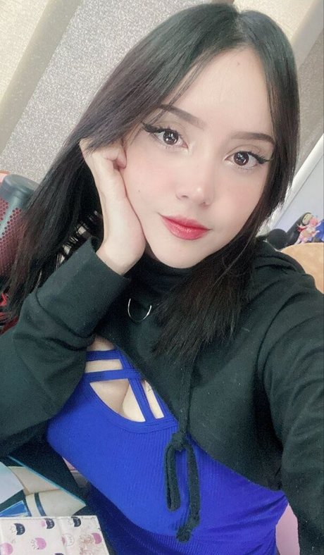 Naakte gelekte OnlyFans-foto van Itsmidna
