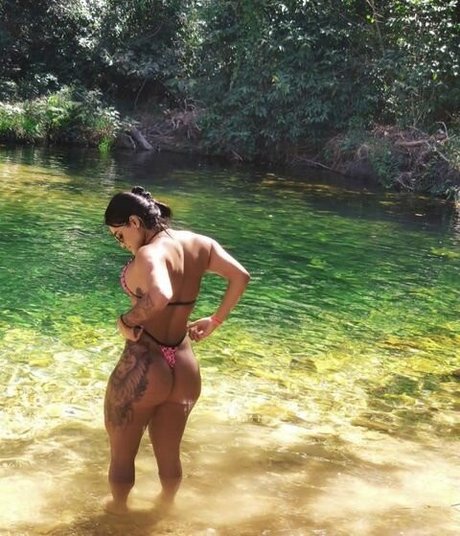 Naakte gelekte OnlyFans-foto van Euraissaalimaa
