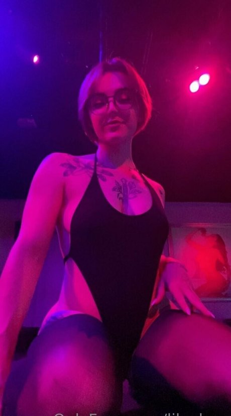 Naakte gelekte OnlyFans-foto van Lilvelma