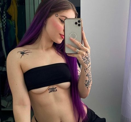 Naakte gelekte OnlyFans-foto van Anajumendes