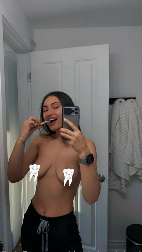 Naakte gelekte OnlyFans-foto van Dentalassistantgirl