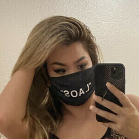 Naakte gelekte OnlyFans-foto van Jojo Babie