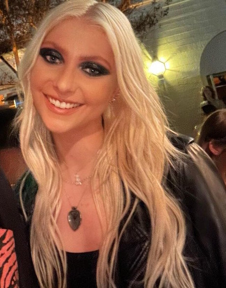 Naakte gelekte OnlyFans-foto van Taylor Momsen