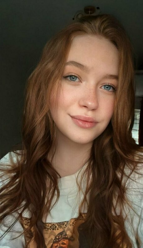 Naakte gelekte OnlyFans-foto van Lolaredly