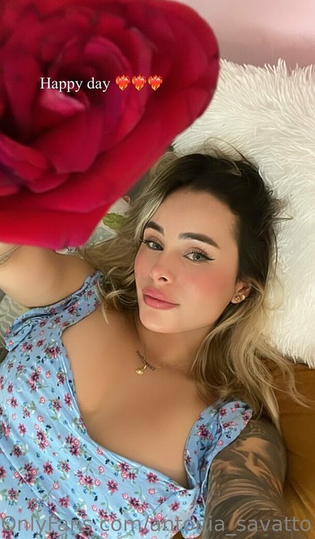 Naakte gelekte OnlyFans-foto van Antoniasavatto