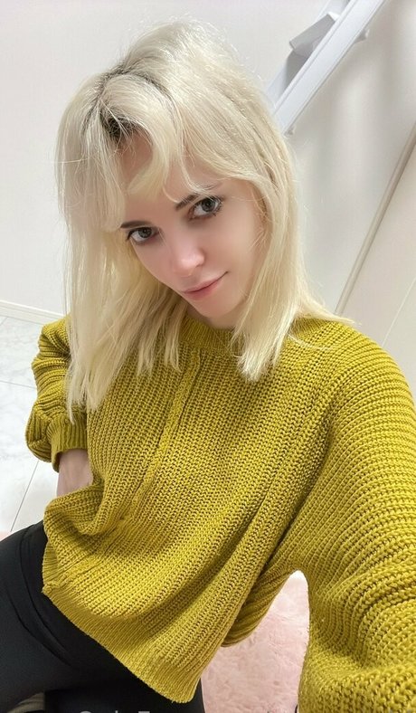 Naakte gelekte OnlyFans-foto van Eurocatgirl