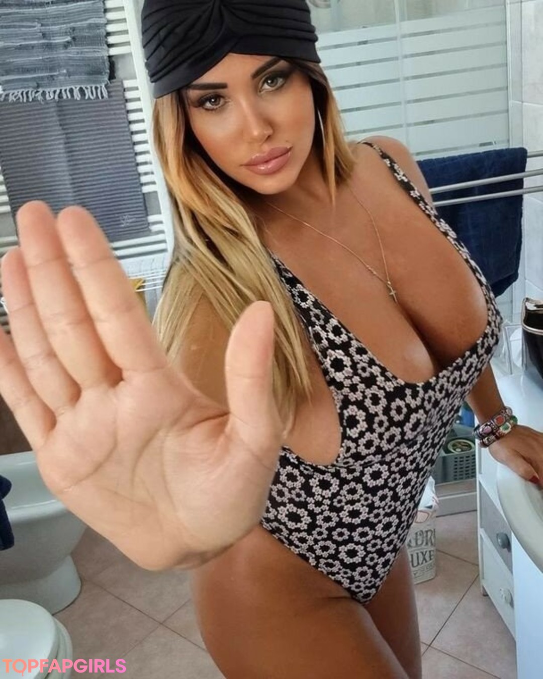 Naakte gelekte OnlyFans-foto van Marika Fruscio #1436
