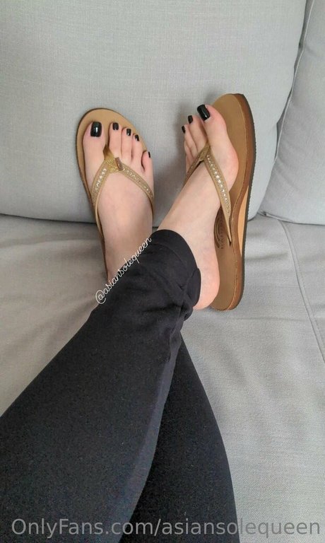 Naakte gelekte OnlyFans-foto van Asiansolequeen