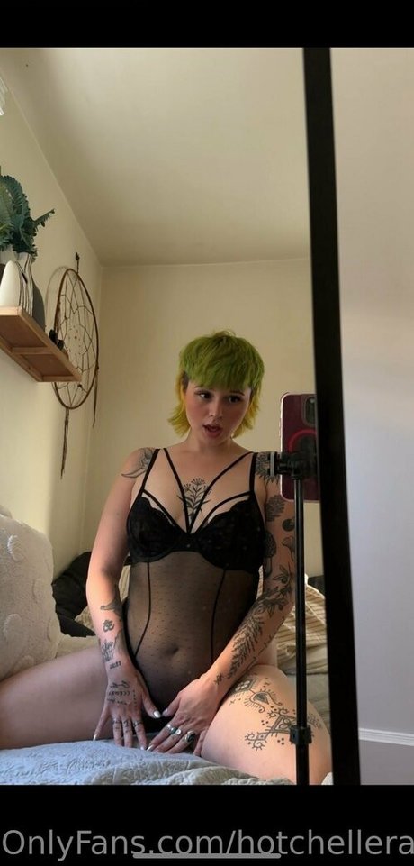 Naakte gelekte OnlyFans-foto van Hotchellerae