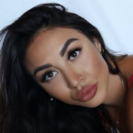 Naakte gelekte OnlyFans-foto van Nisa Grace