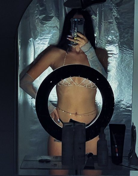 Naakte gelekte OnlyFans-foto van Darinacat