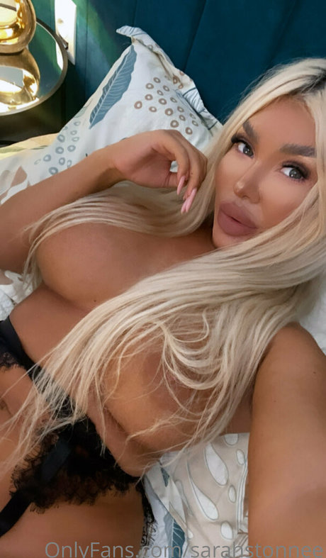 Naakte gelekte OnlyFans-foto van Sarahstonnee