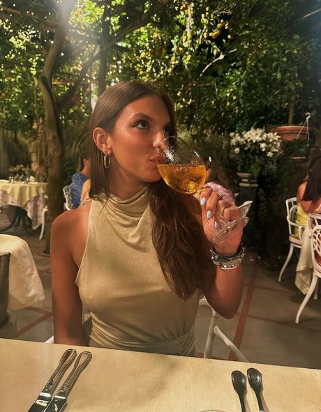 Naakte gelekte OnlyFans-foto van Jackie Aron