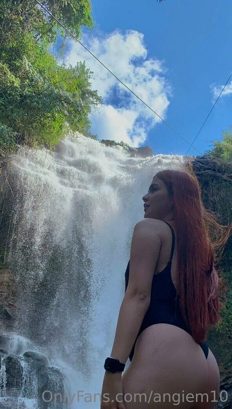 Naakte gelekte OnlyFans-foto van Angiem10