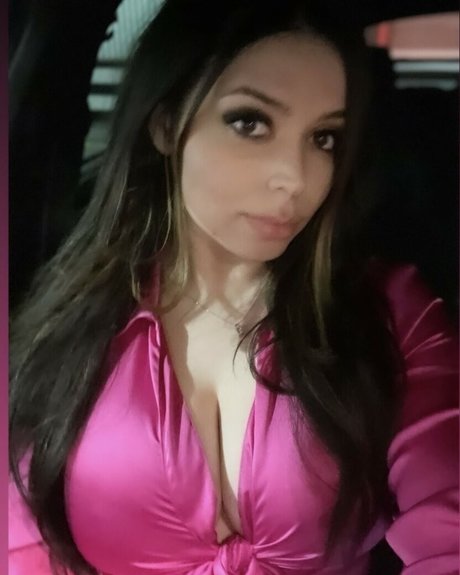 Naakte gelekte OnlyFans-foto van Adept