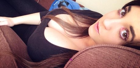Naakte gelekte OnlyFans-foto van Carmella