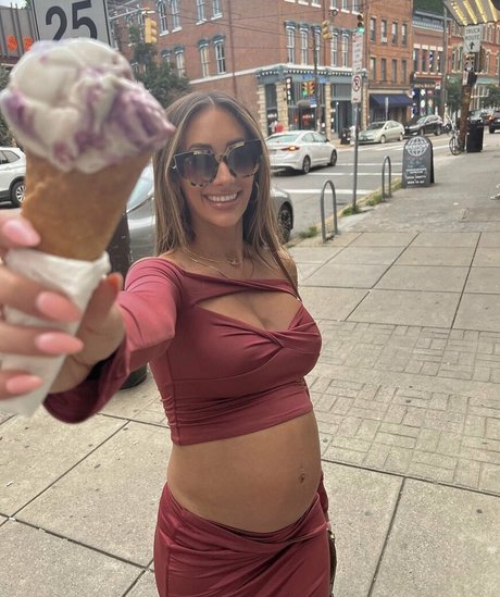 Naakte gelekte OnlyFans-foto van Carmella