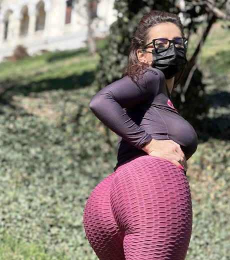 Naakte gelekte OnlyFans-foto van Ofromophelia