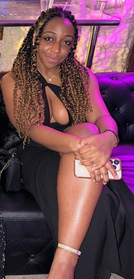 Naakte gelekte OnlyFans-foto van Jazzyguns