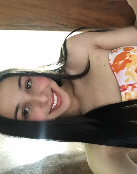 Naakte gelekte OnlyFans-foto van Luana Moraes
